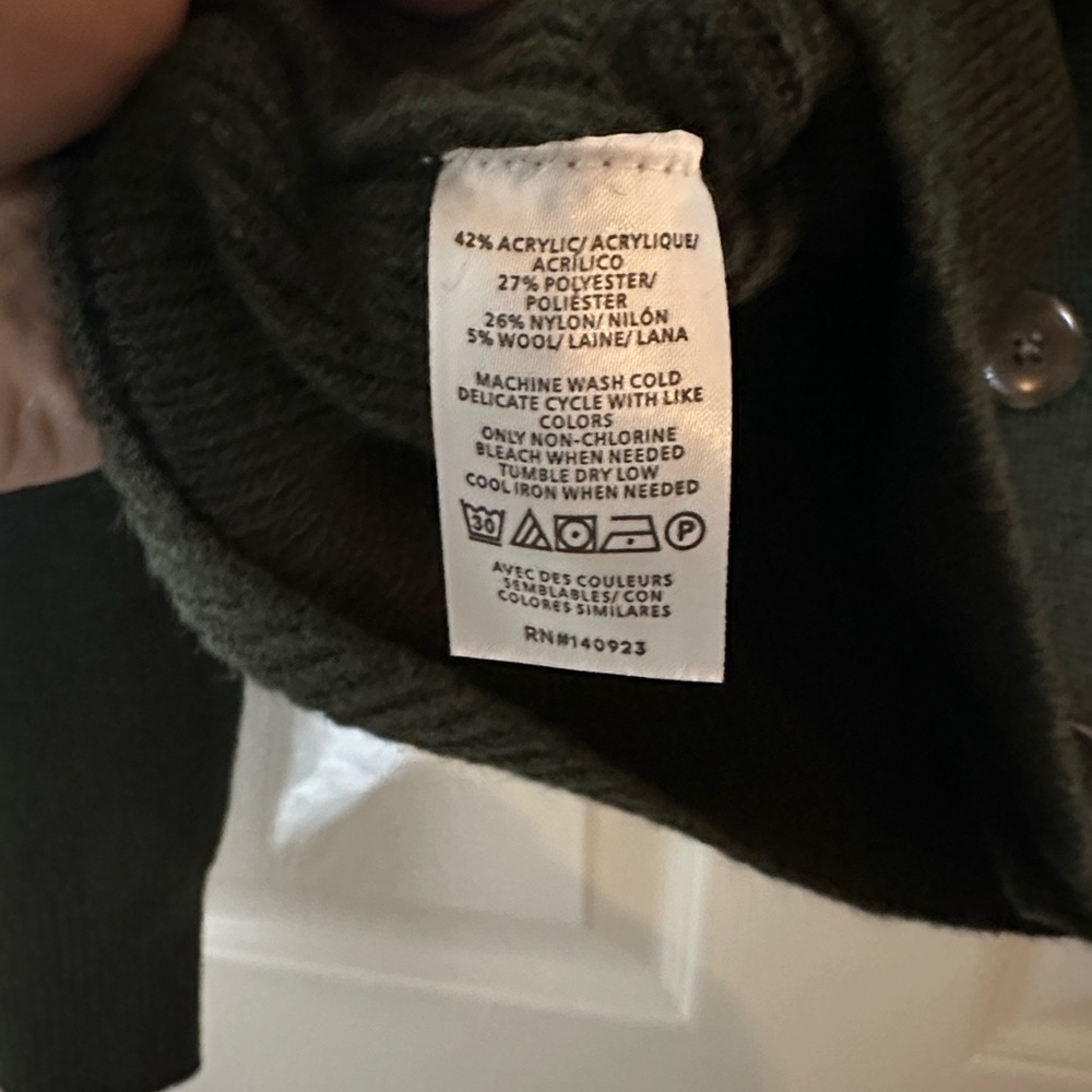 LOFT Olive Sweater‎ - Picture 3 of 4
